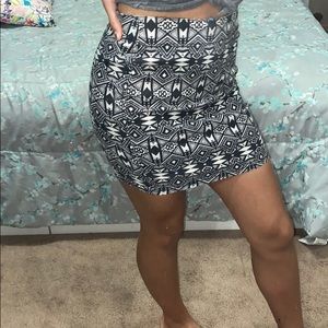H&M black and white pattern pencil skirt